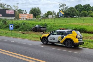 Motorista perde controle de S10 e atinge ponto de &ocirc;nibus na PR-323