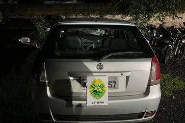 PM apreende radiocomunicador e recolhe carro com documenta&ccedil;&atilde;o irregular em Icara&iacute;ma