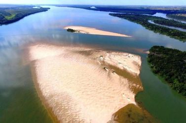 Praias cristalinas do Balneário de Porto Camargo formam as belezas do rio Paraná