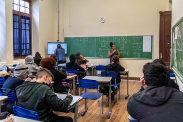 Governo autoriza concurso para contratação de professores e pedagogos no Paraná