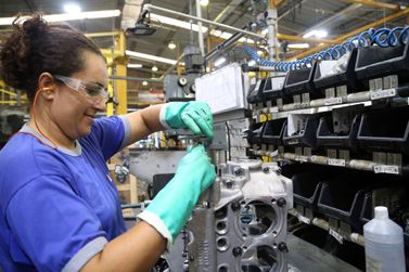 Indústria do Paraná cresce 5,3% em maio, terceiro melhor resultado do país
