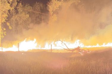 Incêndio de grandes proporções atinge propriedade rural em Douradina