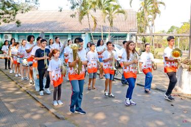 Fanfarra de Douradina faz sua grande estreia em desfile c&iacute;vico na sexta-feira