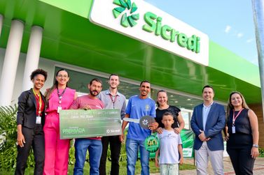 Douradina celebra dois associados premiados nas campanhas do Sicredi Dexis