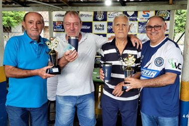 Vanuza e Ademar Caldeira s&atilde;o campe&otilde;es do Torneio de Truco 'Z&eacute; Pretinho'