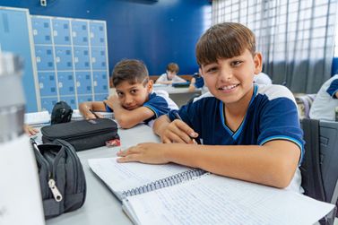 Mais de mil alunos da rede estadual retornam &agrave;s aulas nesta segunda em Douradina