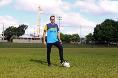 De clubes da Europa e &Aacute;sia ao futebol de Douradina: Dorival hoje lidera o CAD