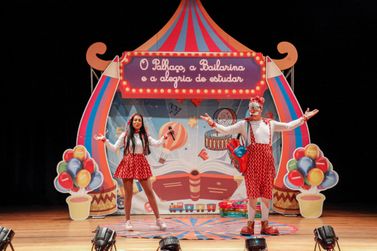 Douradina recebe espet&aacute;culo circense que combate o bullying nas escolas