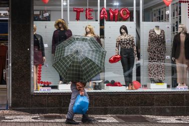 Dia dos Namorados: Procon-PR orienta consumidores sobre compras e trocas de presentes 