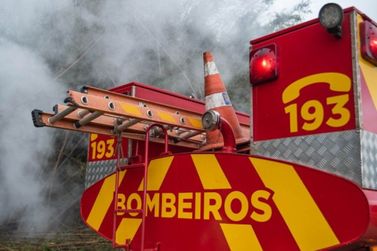 Inc&ecirc;ndio de grandes propor&ccedil;&otilde;es atinge tr&ecirc;s estabelecimentos comerciais em Maria Helena