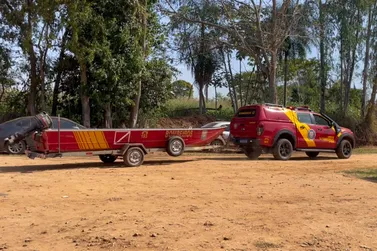 Bombeiros iniciam segundo dia de buscas por jovem desaparecido no Rio Iva&iacute;, em Douradina