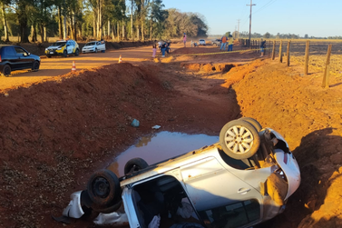 Homem morre ap&oacute;s carro capotar na PR-218, em Quer&ecirc;ncia do Norte