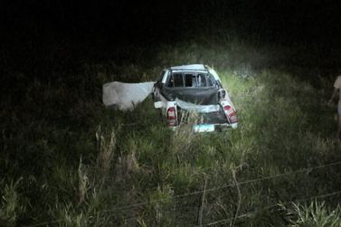 Homem morre e outra pessoa fica ferida ap&oacute;s capotamento na PR-082, em Douradina