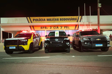 Pol&iacute;cia Rodovi&aacute;ria recupera Hilux SW4 furtada em Umuarama e prende jovem na PR-323