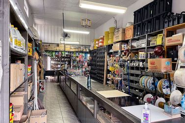 Sal&atilde;o Comercial &agrave; venda - 140m&sup2; - Centro