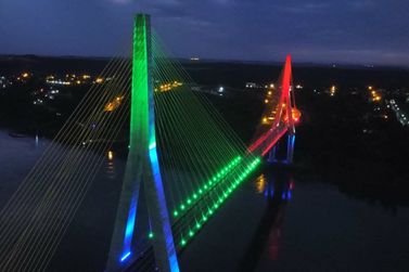  Ponte de Integração volta a ser iluminada em homenagem a presidente do Paraguai