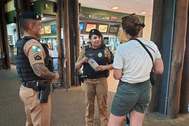 PM participa de nova campanha de segurança ao turista em Foz do Iguaçu
