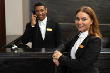 Com foco na hotelaria, programa prepara jovens para o mercado do turismo