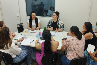 Secretaria de Educação de Foz apresenta reorganização e prioridades ao Sinprefi