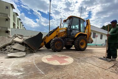 Área externa do Hospital Municipal passa por obra de revitalização
