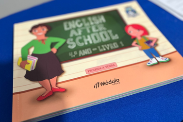 Justiça determina devolução de livros de inglês às escolas municipais