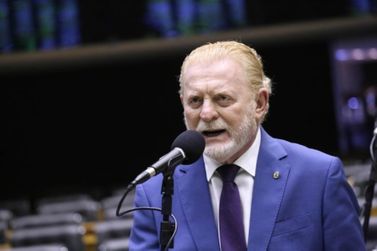 Deputado Vermelho prop&otilde;e material escolar gr&aacute;tis para alunos do Cad&Uacute;nico