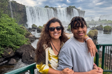 Regina Cas&eacute; retorna &agrave;s Cataratas com o filho ca&ccedil;ula e compartilha momento especial