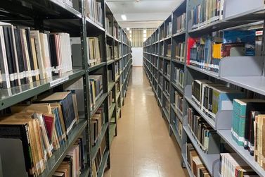 Unioeste de Foz do Igua&ccedil;u abre edital para doa&ccedil;&atilde;o de livros a institui&ccedil;&otilde;es p&uacute;blicas