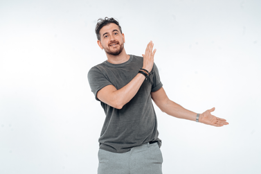 Como Nossos Pais&rdquo;: Afonso Padilha faz show em Foz com humor sobre a vida adulta
