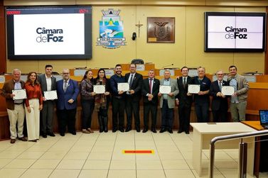 Sess&atilde;o solene premia profissionais que ajudam a fortalecer o turismo de Foz