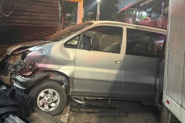 Caminh&atilde;o perde freio e provoca engavetamento com cinco ve&iacute;culos em Ciudad del Este
