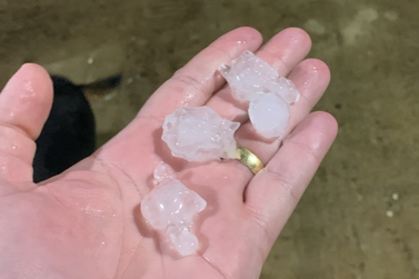 Chuva de granizo surpreende moradores de Foz do Igua&ccedil;u durante a noite de s&aacute;bado