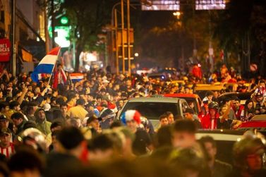 Festa toma conta de Ciudad del Este ap&oacute;s classifica&ccedil;&atilde;o hist&oacute;rica do Paraguai na Copa