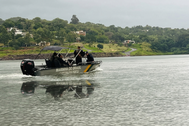 Corpo de homem com marcas de tiros na cabe&ccedil;a &eacute; encontrado boiando no Rio Paran&aacute;