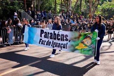 Desfile dos 112 anos de Foz: veja hor&aacute;rios, atra&ccedil;&otilde;es e interdi&ccedil;&otilde;es no tr&acirc;nsito