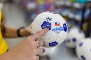 Dilettare transforma compras em cole&ccedil;&atilde;o que celebra os cinco t&iacute;tulos mundiais do Brasil