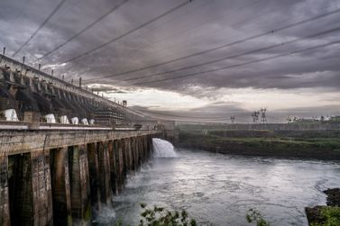 Itaipu j&aacute; destinou R$ 5,7 bilh&otilde;es para ajudar a reduzir a conta de luz dos brasileiros