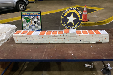 Receita Federal apreende 77 iPhones 17 escondidos em fundo falso de carro paraguaio