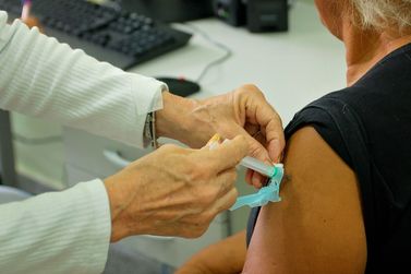 Est&aacute; com sintomas de gripe? Cuidados simples ajudam a proteger quem est&aacute; por perto