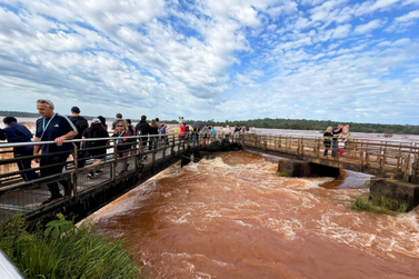Lado argentino fecha acesso &agrave; Garganta do Diabo por causa da alta vaz&atilde;o do Rio Igua&ccedil;u