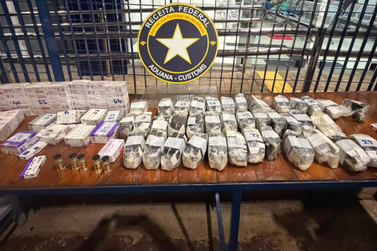 Receita apreende 650 ampolas de anabolizantes escondidas em bagagens na BR-277