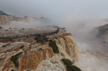 Vaz&atilde;o das Cataratas sobe para 6 milh&otilde;es de litros por segundo nesta quarta-feira