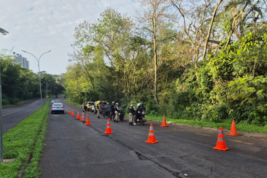 Em menos de 24 horas, blitze da PM aplicam 84 multas e apreendem oito motos