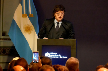 Milei estar&aacute; em Puerto Iguaz&uacute; em setembro para encontro com empres&aacute;rios e governadores
