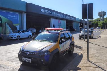 Quantos ve&iacute;culos fazem transporte clandestino em Foz? C&acirc;mara cobra levantamento