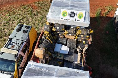 Caminh&atilde;o com carga de carv&atilde;o &eacute; flagrado com 1,5 tonelada de maconha na BR-277
