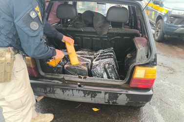 Carro sai de Foz do Igua&ccedil;u com 90 kg de maconha e &eacute; parado pela PRF na BR-277