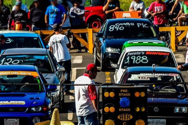 Carros de competi&ccedil;&atilde;o, motos e karts tomam conta do futuro Velofoz neste domingo