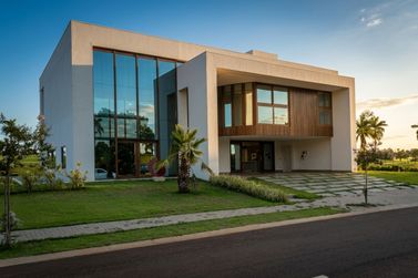 Casa de luxo em Foz volta a leil&atilde;o e pre&ccedil;o cai de R$ 4 milh&otilde;es para R$ 2,8 milh&otilde;es