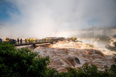 Cataratas chegam a 8,3 milh&otilde;es de litros por segundo e vaz&atilde;o fica 5 vezes acima da m&eacute;dia